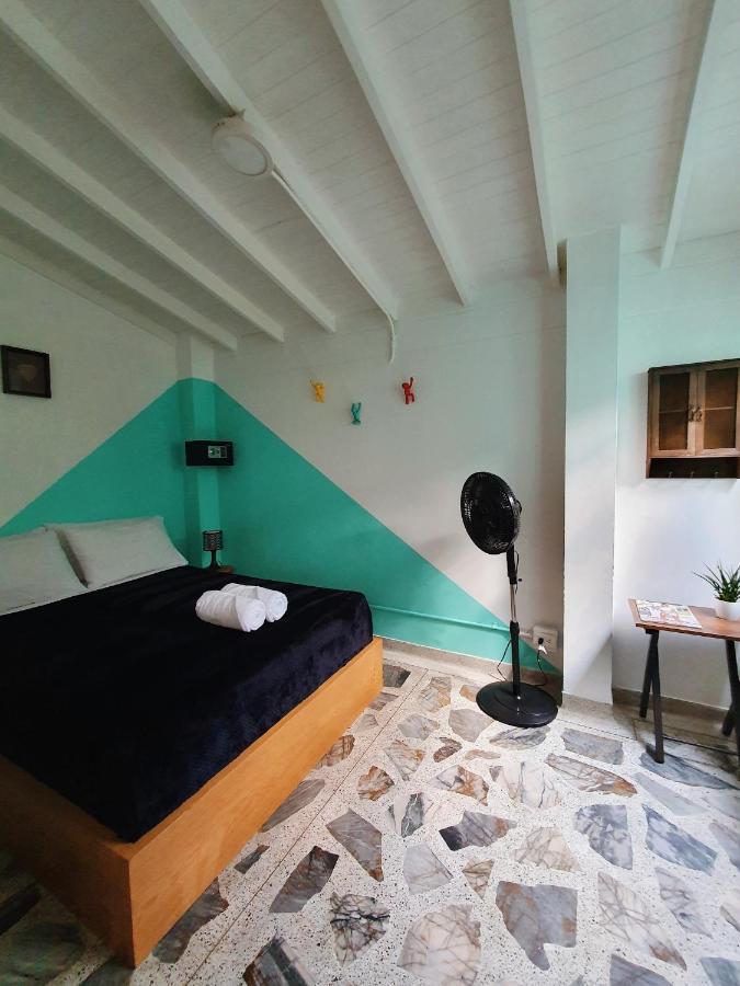 La Playa Hostel & Rooftop Medellín Extérieur photo
